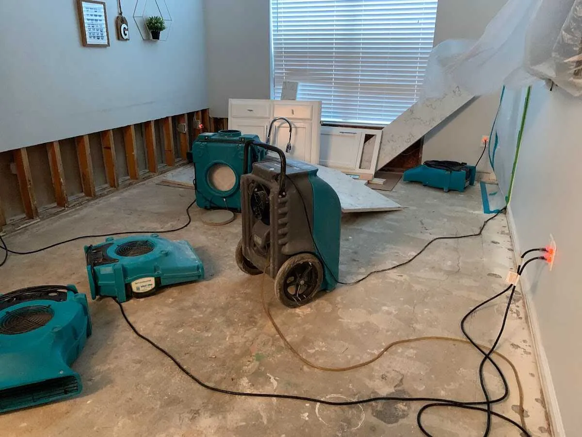 Dehumidifier in flood-cut room for Water Damage Restoration in Antwerp